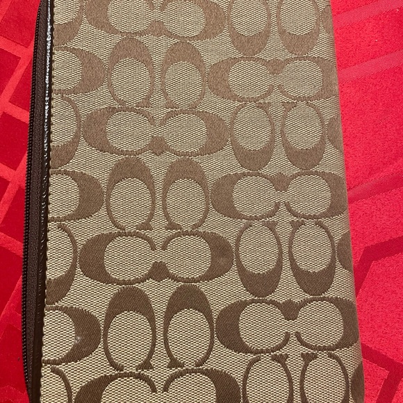 EUC COACH eReader cover. Never really used. Pet and smoke free environment. - Picture 3 of 3